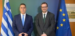 Συναντήσεις με Chevron και ExxonMobil για την ταχεία υλοποίηση των ενεργειακών συμφωνιών θα έχει ο Παπασταύρου στο Χιούστον