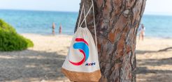 AVIN: Για τρίτη συνεχόμενη χρονιά συμβάλλει στον καθαρισμό της παραλίας του Σχοινιά, στο πλαίσιο του προγράμματος PARALIES