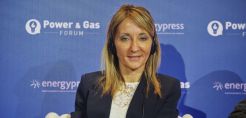Maria Sferruzza (ΔΕΣΦΑ): «Αντέχει» το σύστημα απέναντι στην κρίση – Περιορισμένος ο αντίκτυπος, αλλά με αυξημένο ρίσκο μπροστά