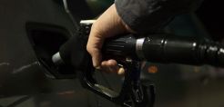 Μειωμένες οι τιμές στα καύσιμα - Παραμένει ο κίνδυνος μεγάλων αυξήσεων διεθνώς