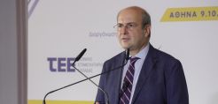 Χατζηδάκης: Τροπολογία για ενεργειακές ιδιωτικοποιήσεις και νέος οδηγός Εξοικονομώ - Τι είπε για ΑΠΕ, δίκτυα και αέριο