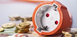 Με αλλαγές στο πλαφόν 30% βγάζει σε διαβούλευση η ΡΑΕ τις προτάσεις για ρήτρες και λογαριασμούς ρεύματος - Τις επόμενες ημέρες το τελικό πακέτο 