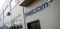 RECOM: Ετοιμοπαράδοτος φ/β εξοπλισμός - Συνεχής ροή μέχρι το Μάρτιο