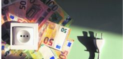 Στα επίπεδα των 200 εκατ. ευρώ οι υπολογισμοί για τα «υπερέσοδα» των προμηθευτών - Τα τελικά νούμερα από ΡΑΑΕΥ αναμένει το ΥΠΕΝ - Τα ποσά θα διατεθούν για τα χρέη των ΔΕΥΑ προς τη ΔΕΗ 