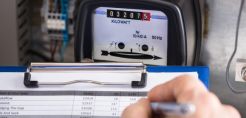 Σε ρυθμούς υποχώρησης οι χρεώσεις των «πράσινων» τιμολογίων για τον Σεπτέμβριο – Σήμερα οι ανακοινώσεις των παρόχων – Μητσοτάκης: Έρχεται παρέμβαση αν δεν μειωθούν οι τιμές