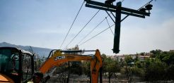 Στα 25 εκατ. ευρώ οι πρώτες εκτιμήσεις των ζημιών στο δίκτυο - Τι λέει ο ΔΕΔΔΗΕ για αποθέματα σε στύλους και υλικό