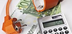 Περικοπές στις δαπάνες για την κατανάλωση ρεύματος ζητεί από τους ΟΤΑ το ΥΠΟΙΚ