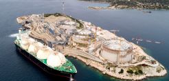 Με την τεχνογνωσία της MAN Energy Solutions η κατασκευή του "truck loading station" στη Ρεβυθούσα - Συμφωνία με την ΤΕΡΝΑ