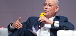 Ρίφκιν: «Έξυπνες πόλεις», ψηφιακή οικονομία και ΑΠΕ είναι το μέλλον