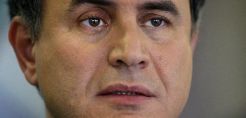 Έξοδο της Ελλάδας από το ευρώ έως το 2013 βλέπει ο Roubini