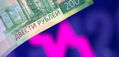 Σε χαμηλό άνω των 15 μηνών το ρούβλι