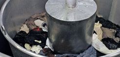 Ιαπωνική εταιρεία ανακύκλωσης μετατρέπει ίνες βαμβακιού από χρησιμοποιημένα ρούχα σε καύσιμο