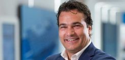 Ο Αθ. Σακκάς (Goodwe) συζητά με τον Θ. Παναγούλη για την εκπομπή Plug Into Green – Σύντομα θα έχουμε ραγδαίες εξελίξεις στις τιμές των μπαταριών