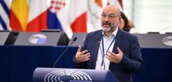 Τα στοιχεία για τη χορήγηση προσφορών σύνδεσης ΑΠΕ στο δίκτυο θα υποχρεούνται να δημοσιεύουν οι διαχειριστές, με απόφαση της ΡΑΕ