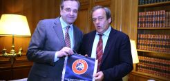 Γήπεδα με προδιαγραφές UEFA υπόσχεται ο Σαμαράς - Τι προβλέπει το ν/σ του ΥΠΕΚΑ