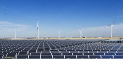 IRENA: Ακόμα πιο ανταγωνιστικές έγιναν οι ΑΠΕ ως αποτέλεσμα της ενεργειακής κρίσης