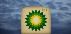 Οι Big Oil επανεξετάζουν τις επενδύσεις τους στις ΑΠΕ – Το νέο στοίχημα και πράσινη «σφήνα» του Ριάντ