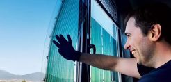 Έρχονται από την Θεσσαλονίκη τα φωτοβολταϊκά 3ης γενιάς που θα τοποθετούνται σε ρούχα, τζάμια και αυτοκίνητα