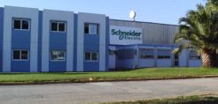 Γιατί κλείνει το εργοστάσιο της Schneider Electric στα Οινόφυτα