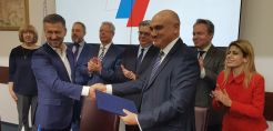 Συμφωνία συνεργασίας υπέγραψε στην Μόσχα ο ΣΕΒ με τον Σύνδεσμο Ρώσων Βιομηχάνων&amp; Επιχειρηματιών 