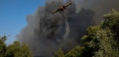 Χωρίς ρεύμα μεγάλο μέρος της Ρόδου λόγω μεγάλης πυρκαγιάς που επηρέασε τη μονάδα της ΔΕΗ