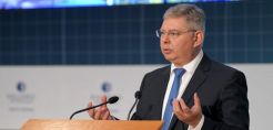 Σιάμισιης: Δυναμική ανάπτυξη των ΕΛΠΕ σε όλο το φάσμα: διύλιση, ρεύμα-αέριο και ΑΠΕ – Νέα εξαγορά «πράσινης» επένδυσης 