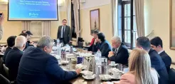 Σύσκεψη στην Αποκεντρωμένη Διοίκηση για τα χερσαία έργα της διασύνδεσης Κρήτης-Αττικής του ΑΔΜΗΕ
