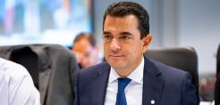 «Ανάκριση» Σκρέκα στο Γενικό Συμβούλιο του ΣΕΒ με άξονα το ενεργειακό κόστος της βιομηχανίας – Τι ζητούν οι εκπρόσωποι των επιχειρήσεων