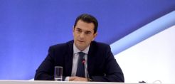 Πρωτοβουλία Σκρέκα στο Συμβούλιο Υπουργών της ΕΕ για μείωση των τιμών ενέργειας – Πρόταση για μεταβατικό μηχανισμό «hedging fund»