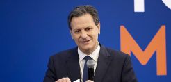 Τα νέα τιμολόγια, οι περικοπές στις ΑΠΕ, οι επενδύσεις στα δίκτυα, τα offshore πάρκα και πλήθος άλλων εκρεμμοτήτων στις συναντήσεις Σκυλακάκη με τους φορείς της αγοράς
