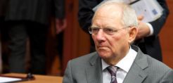 Επιμένει στο Grexit ο Σόιμπλε παρά το «Ναι» από την ελληνική Βουλή