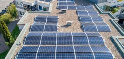 ΗΠΑ: Ανάπτυξη 18% στα εμπορικά και βιομηχανικά φωτοβολταϊκά το 2024, εν μέσω γενικής "πτώσης" του κλάδου