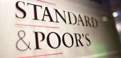 Τι «είδε» η S&P και αναβάθμισε τη ΔΕΗ – Στο 60% το μερίδιο στην λιανική το 2022 – Τι εκτιμά για ΑΠΕ, λιγνίτη και ΔΕΔΔΗΕ