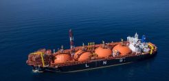 Αντιμέτωπη με υπερπροσφορά η παγκόσμια αγορά LNG – Πόσο θα πέσουν οι τιμές