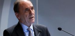 Σταθάκης: Όχι μόνον δεν είχαμε αυξήσεις, αλλά είχαμε και μειώσεις στις τιμές του ρεύματος