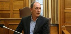 Σταθάκης: "Απαράδεκτη" η δικαστική δίωξη των εργολαβικών εργαζομένων από πλευράς Τζώρτζη