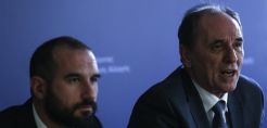Πλήρης κάλυψη σε Νίκα και αντεπίθεση Σταθάκη: Λερωμένη η φωλιά της ΝΔ για αμοιβές στο ΔΕΣΦΑ