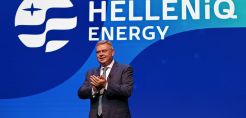 Σε εξαγορές ΑΠΕ στο εξωτερικό προχωρά η HELLENiQ ENERGY – Τον τριπλασιασμό του «πράσινου» χαρτοφυλακίου σε 18 μήνες ανήγγειλε ο CEO Α. Σιάμισιης
