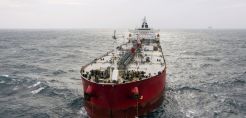 Σημαντικό πλεόνασμα πετρελαίου το 2025 βλέπει ο IEA