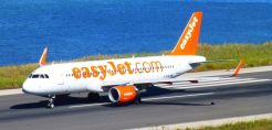 Η ATOBA, η easyJet και η World Fuel υπογράφουν Μνημόνιο Συνεργασίας για την ανάπτυξη μακροπρόθεσμης προμήθειας βιώσιμου καυσίμου αεροσκαφών