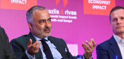 Μεταξάς στο Economist: Ιδιαίτερο πλήγμα από τις περικοπές στους μεμονωμένους παραγωγούς ΑΠΕ - Καθυστερεί η θέσπιση για το κανονιστικό πλαίσιο
