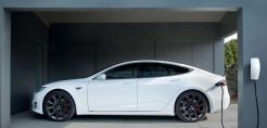 Tesla: Ξεπερνά σε κεφαλαιοποίηση ολόκληρη την αυτοκινητοβιομηχανία της Ευρώπης