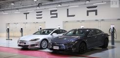 Σχέδια της Tesla για άντληση $2 δισ. από επενδυτές