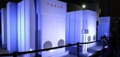 Η φθηνή λύση της Tesla για υβριδικά στα νησιά λέγεται Powerpack - Ρεύμα στα ΜΔΝ με 135 ευρώ η μεγαβατώρα υπόσχονται οι Αμερικανοί
