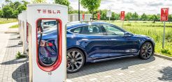 «Ανοιχτό» το δίκτυο φορτιστών Tesla σε όλα τα ηλεκτρικά αυτοκίνητα