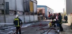 Ένας νεκρός από τη φωτιά στο εργοστάσιο χρωμάτων στη Θεσσαλονίκη