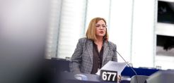 Σπυράκη: Ο Κανονισμός για τα εναλλακτικά καύσιμα, σημαντικό βήμα για αποδέσμευση της ναυτιλίας από ρυπογόνες εκπομπές