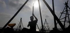 KPMG/ PwC: Θέμα χρόνου η ανάκαμψη της τιμής του πετρελαίου