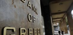 ΤτΕ: Ανάκαμψη από το 2014 και μείωση ανεργίας από το 2015