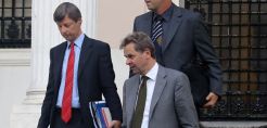 Ξαναρχίζουν σήμερα οι διαπραγματεύσεις με την τρόικα